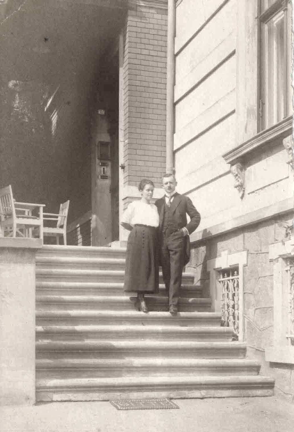 Dr. Felix Schneider mit Ehefrau Irmgard geb. Oetrel in Lengenfeld, Sachsen-Vogtland.