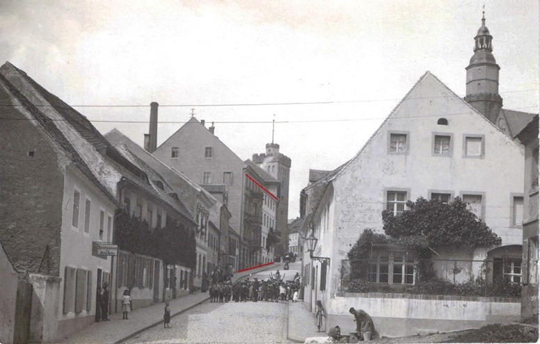 Familienchronik: Wohnhaus der Familie Müller Pulsnitzer Str.aße 44 in Kamenz, dahinter das Fabrikgebäude.